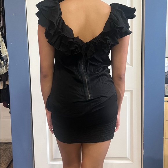 Elegant Black Ruffle Dress - Picture 8 of 8